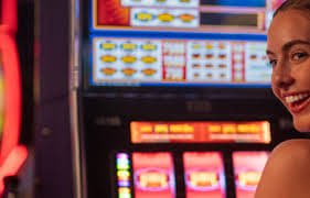 Filipino player accessing phdreams casino on a mobile phone